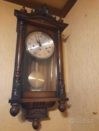 orologio a pendolo in stile a muro
