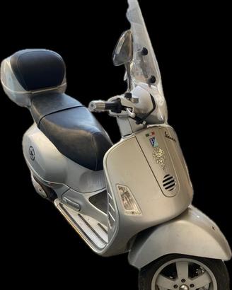 Piaggio Vespa GT 200