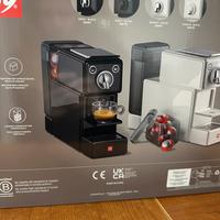 Macchina caffè illy