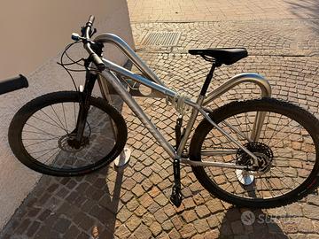 specialized rockhopper comp mono ammortizzata