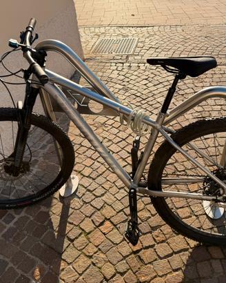 specialized rockhopper comp mono ammortizzata