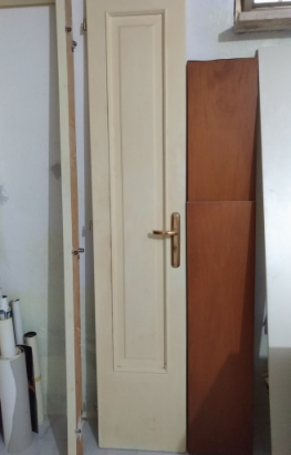 Porta bianca stretta in legno 43x210 cm
