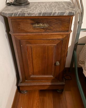 Coppia comodini in legno con piano in marmo