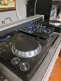 Coppia di lettori Pioneer 350 e mixer Denon
