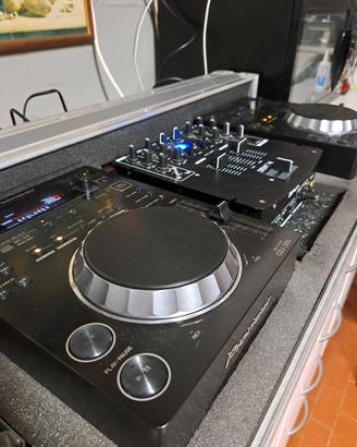 Coppia di lettori Pioneer 350 e mixer Denon