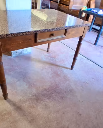 Tavolo Vintage in Legno con Piano in Granito Rosa