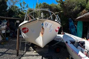 Barca tipo gozzo da restaurare con motore Evinrude