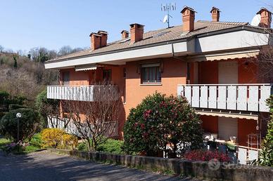 Luminoso appartamento panoramico libero su tre lat