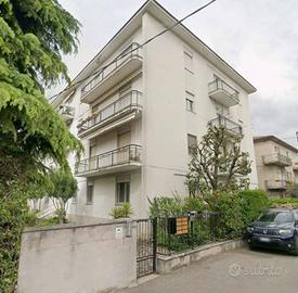 Appartamento di 142 m² con più di 5 locali e box a