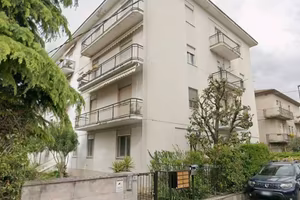 Appartamento di 142 m² con più di 5 locali e box a