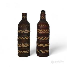 Coppia di Bottiglie Decorative Rivestite In Pelle