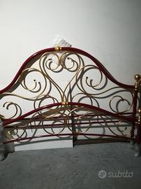 letto in ferro laccato e foglia d'oro 