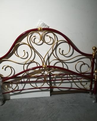 letto in ferro laccato e foglia d'oro 