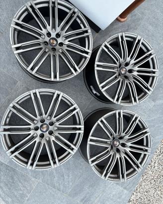 4 cerchi da 21” per porsche non originali