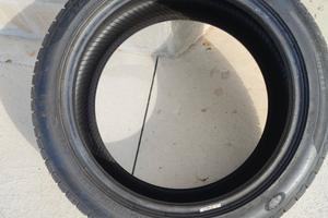 Pneumatico singolo 215/45 R 17
