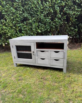 Mobile in legno stile rustico