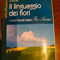 vari libri: fiori di Bach, oli essenziali 