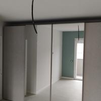 armadio lineare con specchio