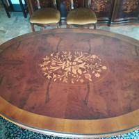 Tavolo soggiorno in legno lavorato con sedie