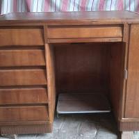 Macchina da cucire Necchi con mobiletto