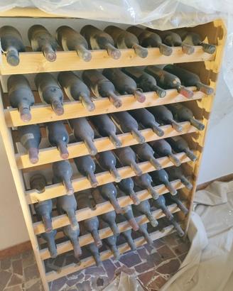 Vecchie bottiglie di vino