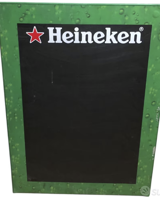 Insegna lavagna in legno Heineken in buono stato.