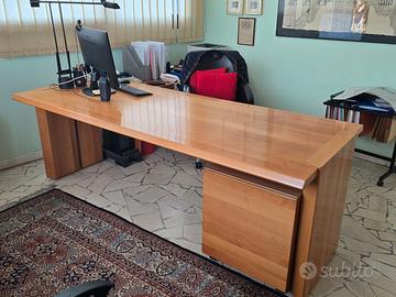 Libreria, scrivania e mobili accessori