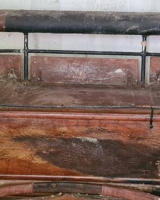 Calesse a 2 posti in legno antico