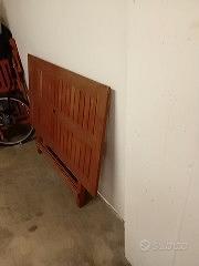 Tavolino con 4 sedie in legno