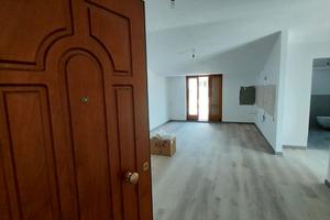 Abitazione ristrutturata con terrazza e boxs auto