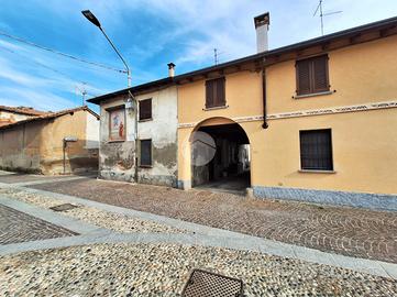 CASA DI CORTE A MARCALLO CON CASONE