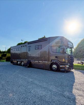 Scania R420 trasporto cavalli con popout