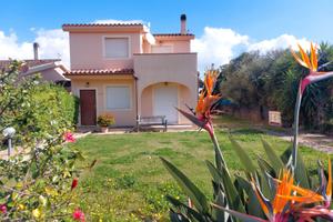 Villa trilivelli giardino su 3 lati