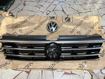 Griglia e logo R Line Volkswagen Tiguan