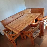 tavolo con cassapanca 