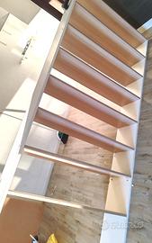 Mobili 4 tipo librerie. bianche e crema i ripiani