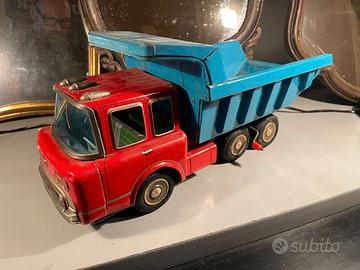 Dump Truck - Yonezawa- Japan - Camion latta