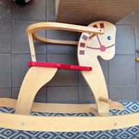 cavallo a dondolo di legno