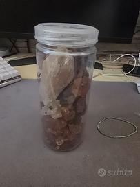 campioni di resina/cristalli di k/pietra lavica