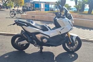 Honda x-adv 750 2025
