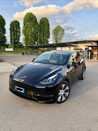 Tesla Model Y AWD Long range Autopilot FSD