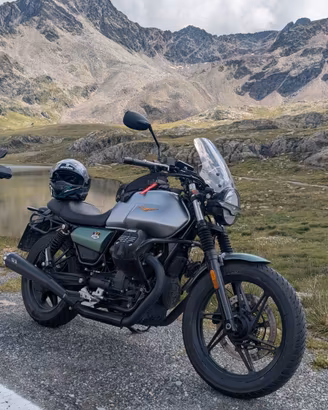 Moto Guzzi V7 IV 850 – Edizione Centenario (2021)