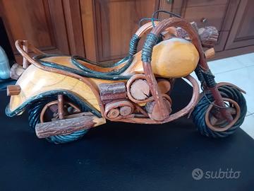 motocicletta in legno