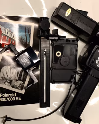 Lotto Fotografico Vintage Polaroid SX-70 e Flash