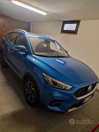 automobile nuova blu metallizzato 