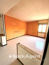 VIA DEGLI UMILIATI 16/MILANO -AMPIO TRILOCALE