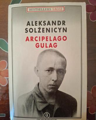 Libro Arcipelago Gulag di Aleksandr Solzenicyn