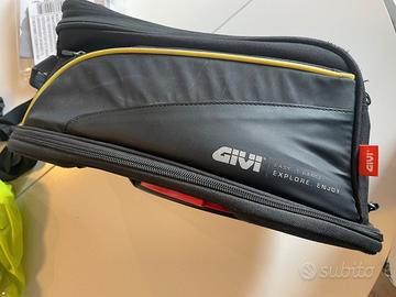 Borsa Serbatoio GIVI Tanklock + Flangia BF05K