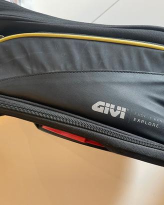 Borsa Serbatoio GIVI Tanklock + Flangia BF05K