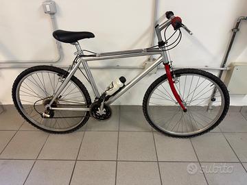 MOUNTAIN BIKE NUOVA